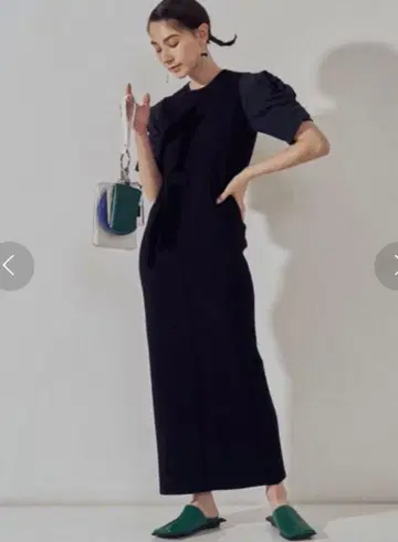 UN3D. 턱 숄더 니트 원피스