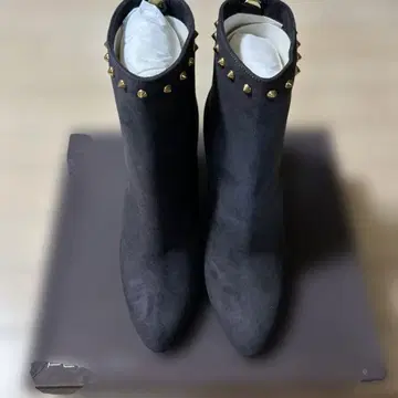 펠리코 스터드 장식 숏부츠 미사용