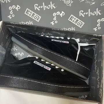 Reebok 콜라보 SixTONES 블랙 스니커즈