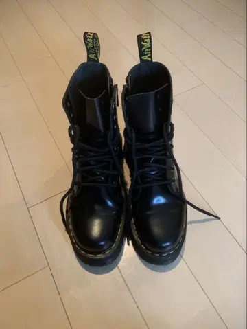 닥터마틴 JADON 통굽 8홀 부츠