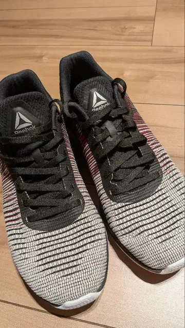 Reebok 러닝화 블랙/화이트/레드