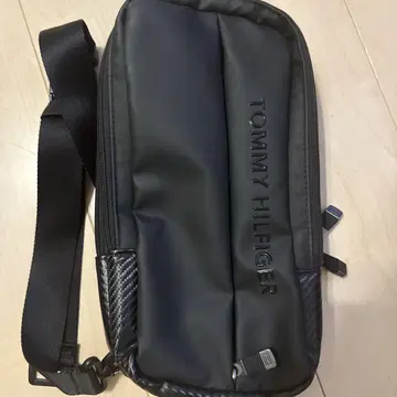 TOMMY HILFIGER 블랙 숄더백