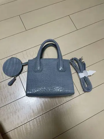 그레이 합성 피혁 숄더백