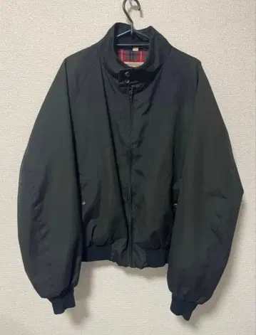 BARACUTA 블랙 점퍼 블루종