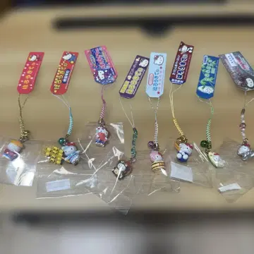 지역 한정 키티 스트랩 레어 아이템 8종 세트