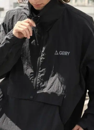 GERRY 오버 사이즈 하프 지퍼 자켓 블랙