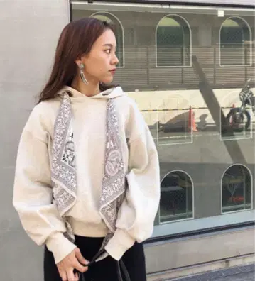 AMERI SCARF EGG HOODIE