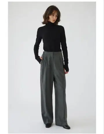 [미사용 새상품, 택 포함] Move belt tuck PT