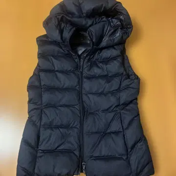 UNIQLO 후드 부착 다운 베스트 S 사이즈