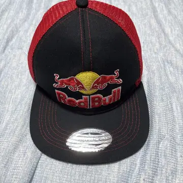 Red Bull 트래커 캡 블랙/레드 미사용