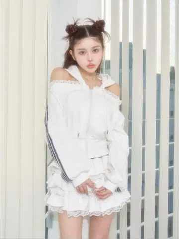 다리치 걸리시 스포티 맨투맨 상의