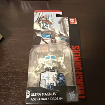 트랜스포머 울트라 마그너스 EZ 컬렉션