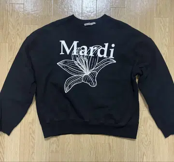 Mardi 꽃 프린트 블랙 맨투맨