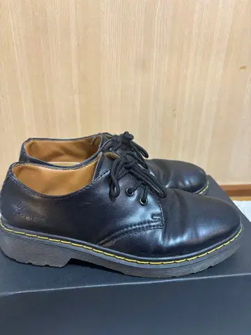 닥터마틴 3홀 27.5cm