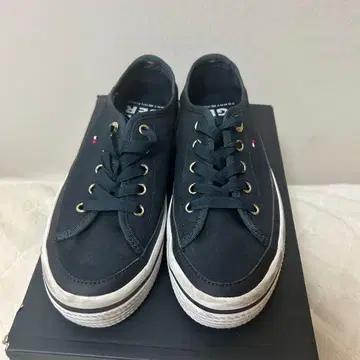 타미힐피거 네이비 스니커즈