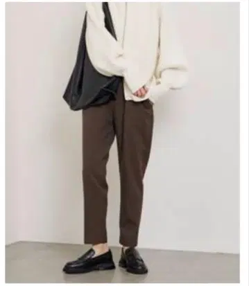 브라운 테이퍼드 슬랙스