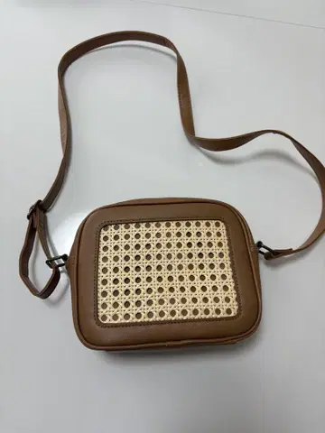 브라운 숄더백 합성 피혁