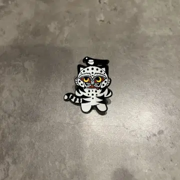 스트라이프 고양이 핀 배지