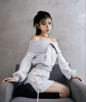 Darich 오프숄더 레이스 맨투맨 셋업