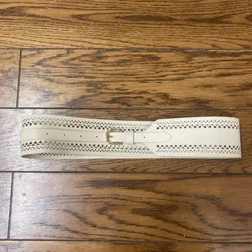 Her lip to Vegan Leather Lace Belt