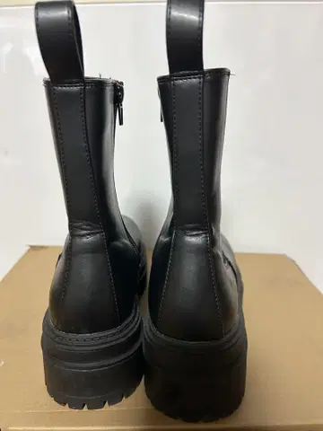 블랙 통굽 숏부츠