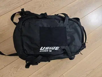 USWE SHRED 16 블랙 백팩