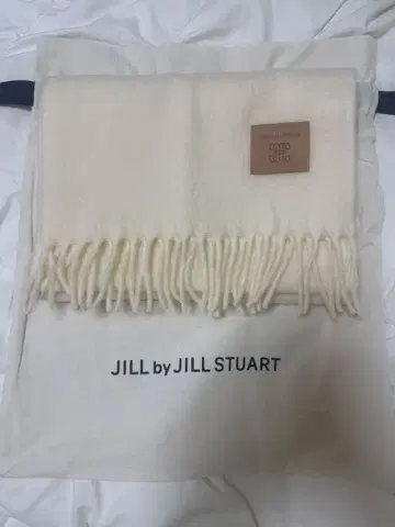 JILL by JILL STUART 아이보리 머플러