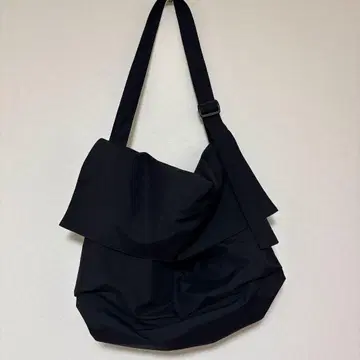 [ ERA. ] SHRINK NO MESSENGER BAG