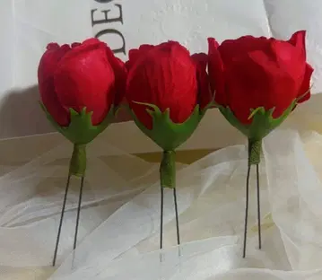 빨간 장미 머리 장식 3개 세트