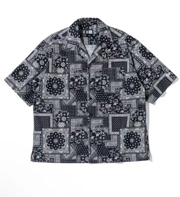 NEW ERA 반팔 오픈 카라 셔츠 Floral Paisley 블랙