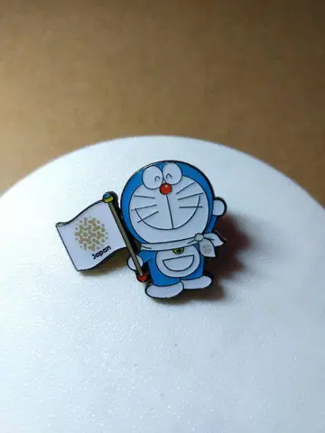 오사카 간사이 박람회 일본관 도라에몽 깃발 핀 배지 핀즈 파빌리온 한정판