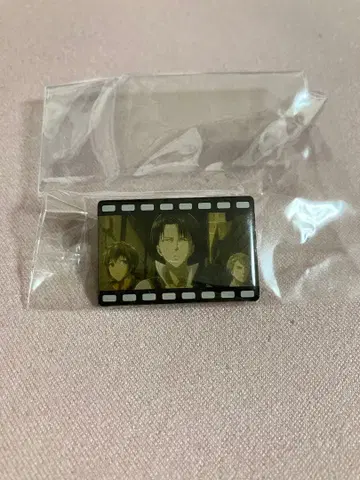 진격의 거인 핀 배지