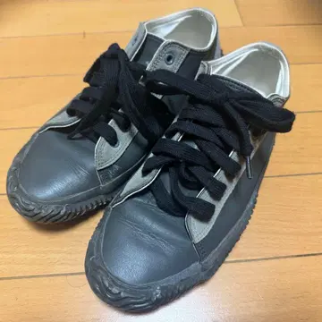 Y's 그레이 가죽 스니커즈