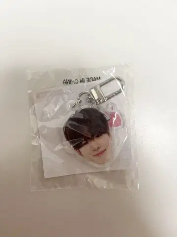 TREASURE 윤재희 얼굴 아크릴 키링