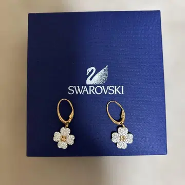 Swarovski 꽃 디자인 후크 귀걸이