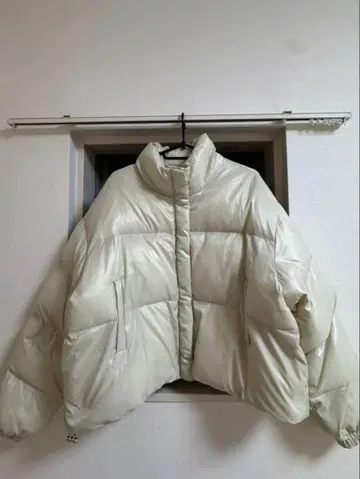 BLACKUP 아이보리 숏 기장 다운 자켓