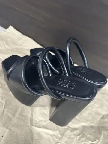 GYDA 샌들