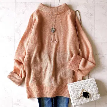 새상품급. 정가 25,000 데미룩스 빔즈 복슬복슬 모헤어 모크넥 니트