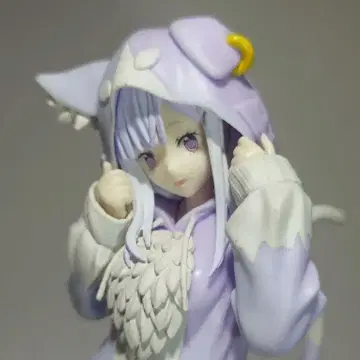 에밀리아 후드티 피규어