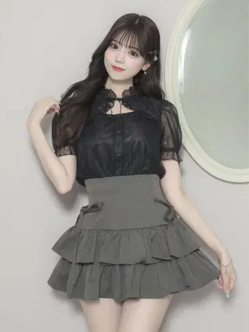 pium 프론트 버튼 레이스 케이프 블라우스