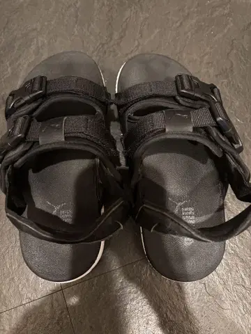 PUMA 블랙 스포츠 샌들 23cm