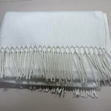 화이트 프린지 머플러