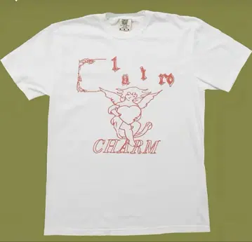 clairo charm T셔츠