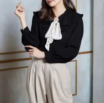 [ 새상품급 ] Herlipto Ruffled Pussy Blouse