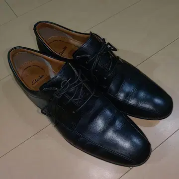 Clarks 블랙 가죽 드레스 슈즈