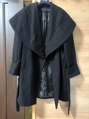 ZARA 블랙 코트