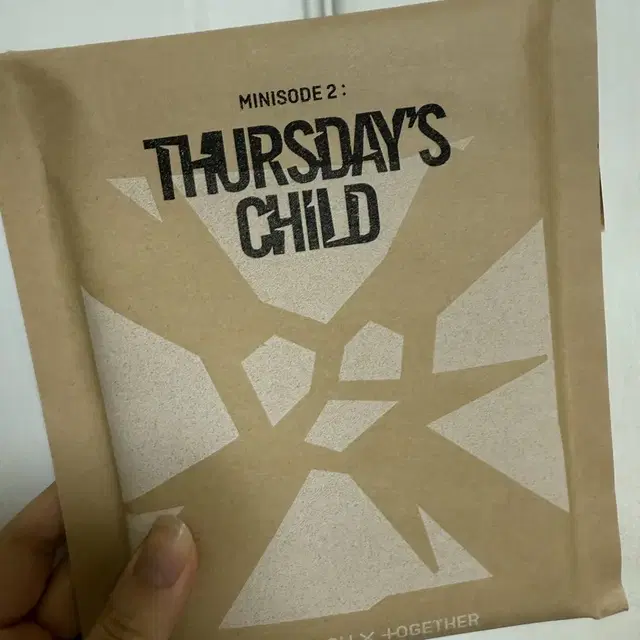 투모로우바이투게더 Thursday's Child 앨범