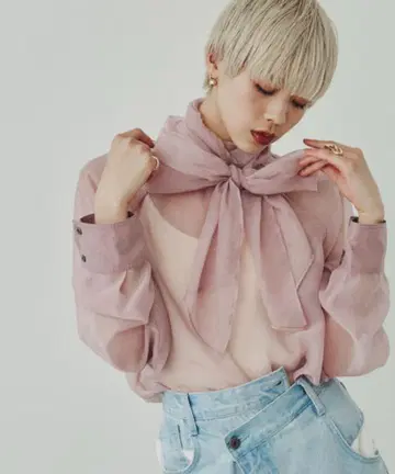 2023년 구매 새상품급 ROSE BUD 시어 보타이 블라우스 핑크