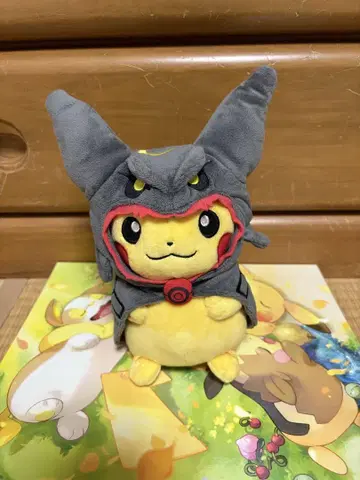 포켓몬 블랙 레쿠자 판초를 입은 피카츄 봉제 인형 레어템