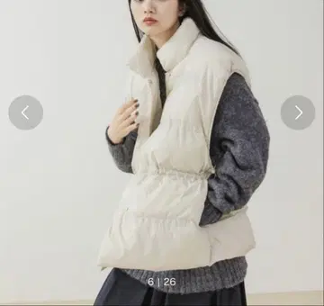 새상품 택 포함 [ 어반 리서치 LAATO ] 크림색 다운 베스트